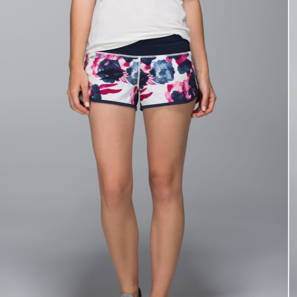 Lululemon Run: Speed Short *4-way Stretch EUC - Picture 3 of 9